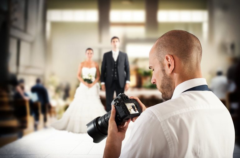 9 Factors to Consider When Hiring a Photographer for Your Wedding 62101438 m 770x510