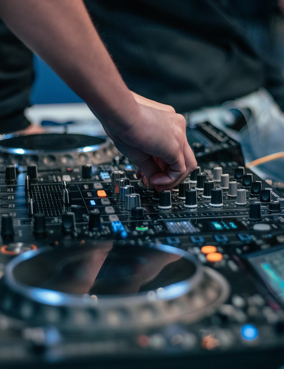 Top 5 Tips to Hire the Right DJ For Weddings dj, audio, music, headphones, sound, disc, dj, dj, dj, dj, dj